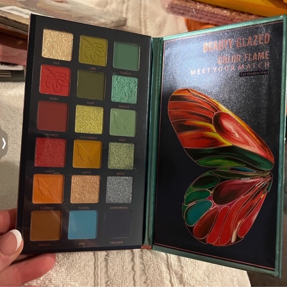 Eyeshadow palette - Picture 10 of 10
